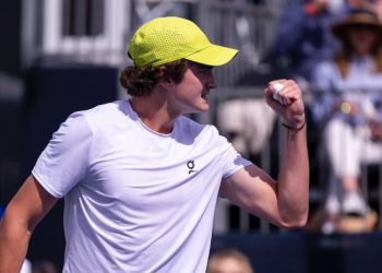 João Fonseca é campeão em Phoenix e chega pela primeira vez ao top 60 do ranking