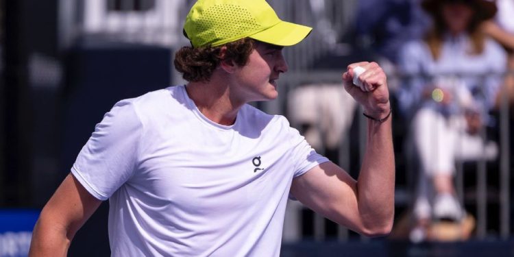 João Fonseca é campeão em Phoenix e chega pela primeira vez ao top 60 do ranking