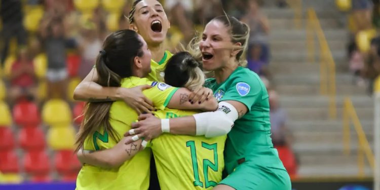 Seleção Feminina bate Argentina e é campeã da Copa América de Futsal