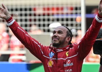 Hamilton rebate críticos após vitória na corrida sprint da China