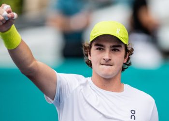 João Fonseca vence top 20 e avança à terceira rodada em Miami