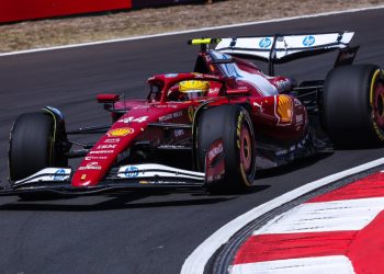 Hamilton supera McLaren e faz a pole da corrida sprint na China; Bortoleto é 14º