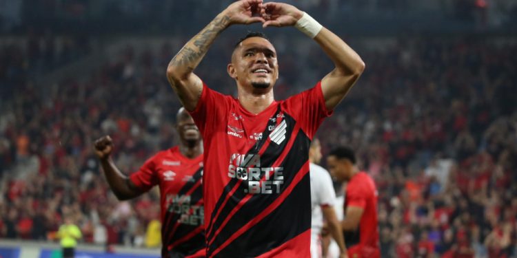 Athletico-PR derrota o Guarany de Bagé e avança na Copa do Brasil