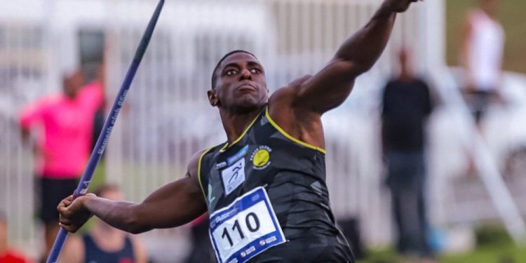 Luiz Maurício estreia na temporada com vitória e entra no top 10 do ranking mundial