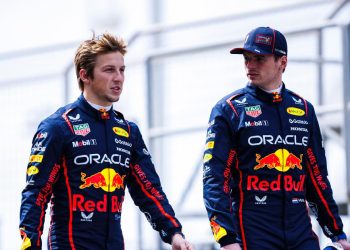 Verstappen curte publicação de ex-piloto da F1 com críticas à Red Bull por saída de Lawson