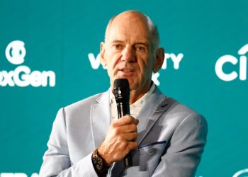 Adrian Newey inicia trabalho como projetista da Aston Martin