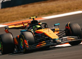 Norris desbanca Leclerc e lidera único treino livre na China; Bortoleto é 19º