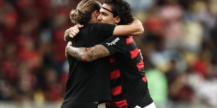 Flamengo atropela o Juventude e assume liderança do Brasileiro; Palmeiras bate o Inter