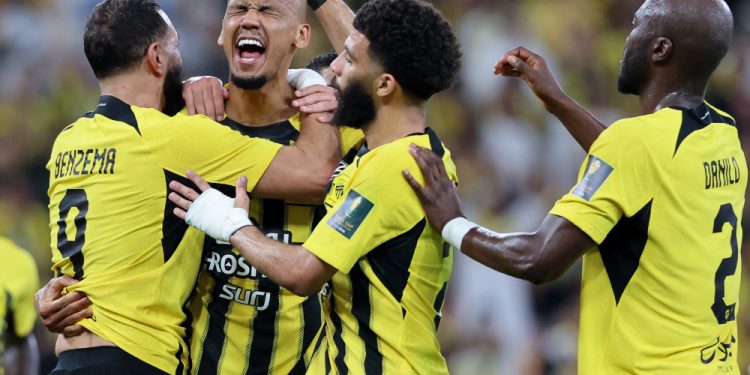 Com dois gols nos acréscimos, Al Ittihad vence o Al Shabab e avança à decisão da Copa do Rei Saudita