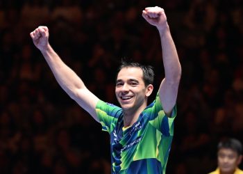 Calderano faz história, derrota líder do ranking e é campeão da Copa do Mundo