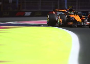 Norris lidera dobradinha da McLaren no TL2 em Jeddah; Bortoleto não treina
