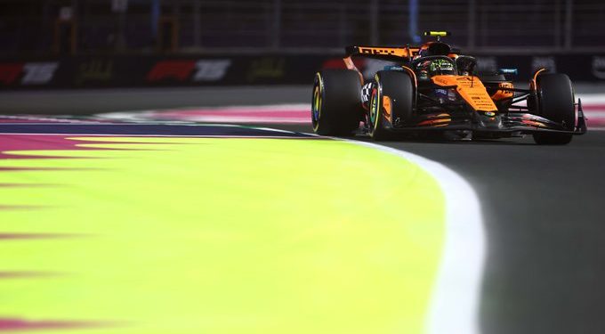 Norris lidera dobradinha da McLaren no TL2 em Jeddah; Bortoleto não treina