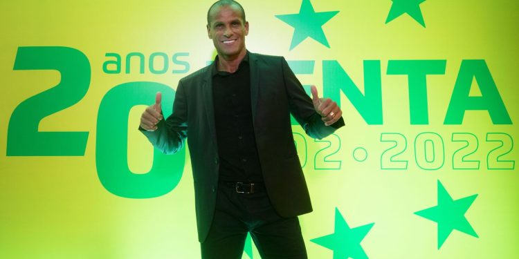 Pentacampeão com a seleção, Rivaldo comemora 53 anos