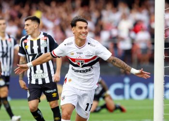 São Paulo bate o Santos e conquista primeira vitória no Brasileirão