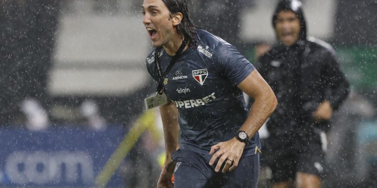 Enfim, Zubeldía alcança um pouco de paz no São Paulo