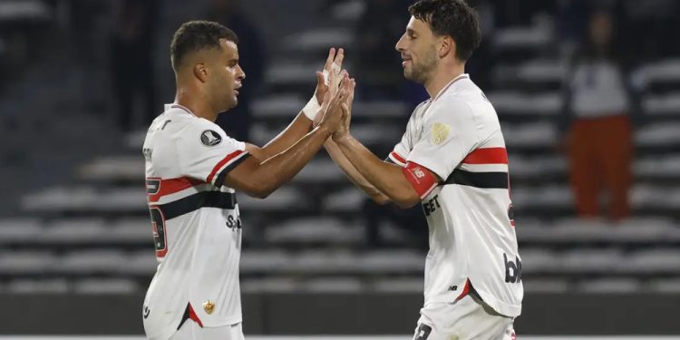 São Paulo vence Talleres na Argentina em estreia na Libertadores; Botafogo perde no Chile