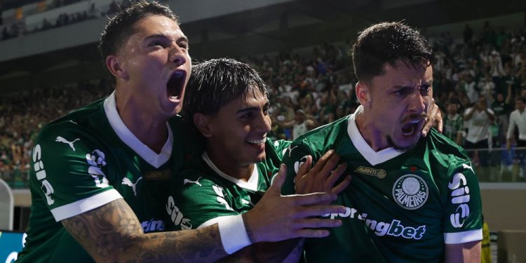 Em noite de uruguaios, Palmeiras vence clássico contra o Corinthians