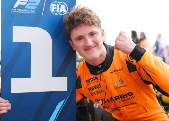 Alexander Dunne brilha no Bahrein e vence pela primeira vez na Fórmula 2