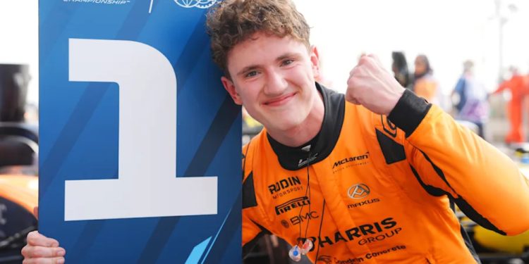 Alexander Dunne brilha no Bahrein e vence pela primeira vez na Fórmula 2