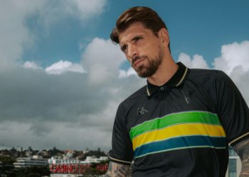 Clube português lança uniforme inspirado em Ayrton Senna