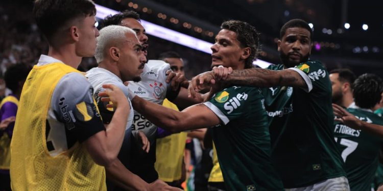 Corinthians e Palmeiras são punidos por confusões na final do Paulistão