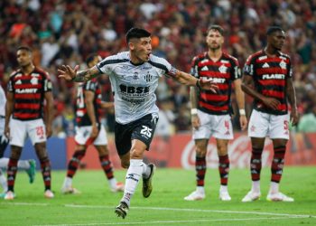 Arrogante, Fla dá vexame. Palmeiras vence, mas não convence