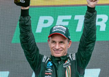 Felipe Giaffone vai ao pódio em Londrina e é o novo líder da Copa Truck