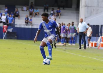 Jogador do Emelec se esconde e vê mulher e filho serem sequestrados no Equador