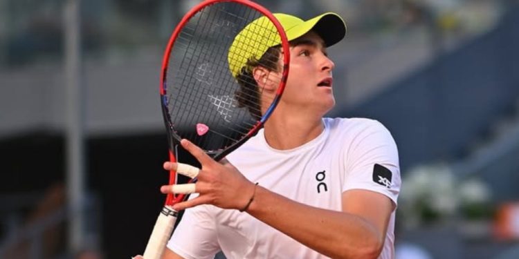 João Fonseca desperdiça chances e é eliminado por Tommy Paul em duelo equilibrado em Madri