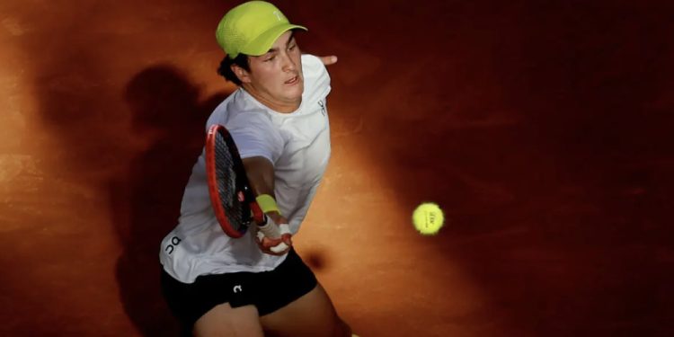 João Fonseca estreia com vitória tranquila em Madri e desafia 12º do mundo na segunda fase