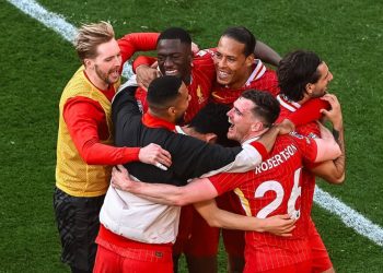 Liverpool goleia o Tottenham e fatura o título do Campeonato Inglês pela 20ª vez