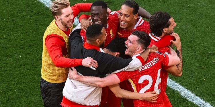 Liverpool goleia o Tottenham e fatura o título do Campeonato Inglês pela 20ª vez