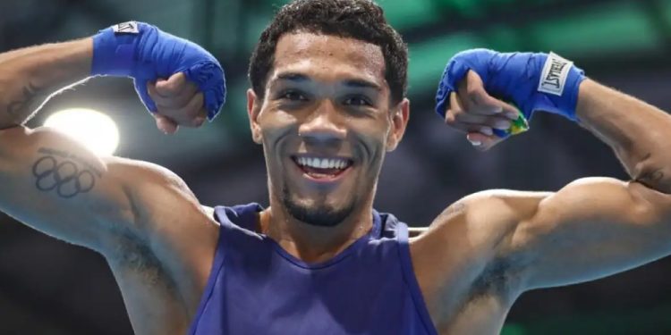 Luiz Oliveira estreia com vitória na etapa brasileira da Copa do Mundo de boxe
