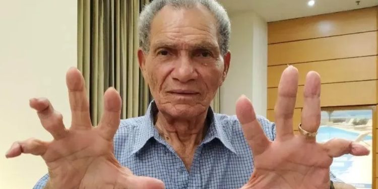 Ídolo de Botafogo e Inter, ex-goleiro Manga morre aos 87 anos