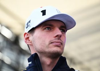 “Precisamos melhorar em muitos aspectos para brigar por título”, diz Verstappen