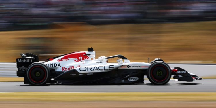 Verstappen desbanca McLaren e faz a pole no Japão; Bortoleto é 17º