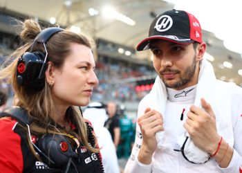 Ocon exalta parceria com Laura Müller na Haas: “É incrível trabalhar com ela”