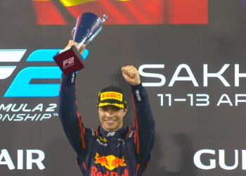 Martí ultrapassa três no fim e vence sprint emocionante da Fórmula 2 no Bahrein