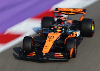 Piastri supera Russell no fim e faz a pole no Bahrein; Bortoleto larga em 18º