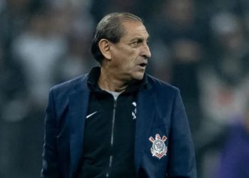 Corinthians anuncia demissão do técnico Ramón Díaz
