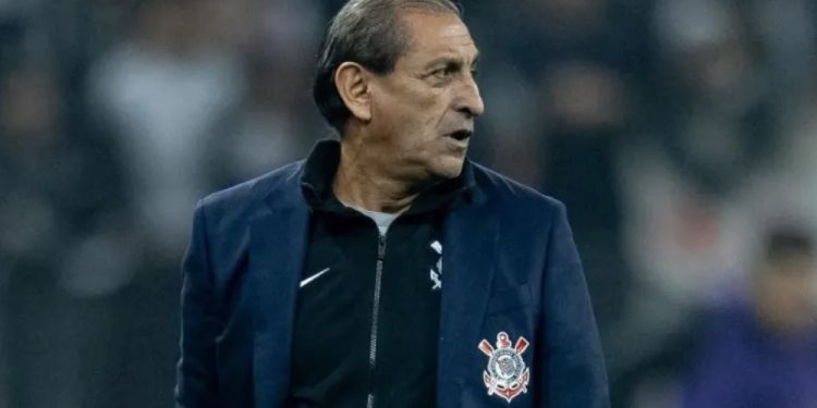 Corinthians anuncia demissão do técnico Ramón Díaz