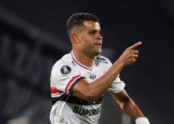 Ano do Corinthians parece ter acabado. Em festa. O do São Paulo só começou agora