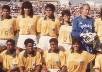 Primeira seleção feminina de futebol do Brasil é tema de documentário