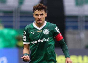 Veiga fica fora da estreia na Libertadores e aumenta lista de desfalques do Palmeiras