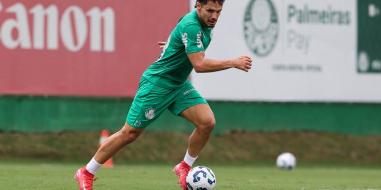 Mayke sofre lesão na coxa e vira desfalque no Palmeiras; Veiga e Aníbal Moreno voltam a treinar