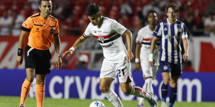 Bobadilla, do São Paulo, é multado pela Conmebol por xenofobia