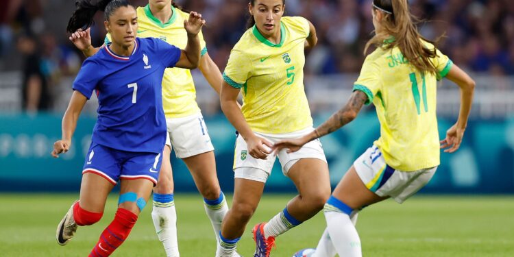 Seleção Brasileira enfrenta a França em último amistoso antes da Copa América