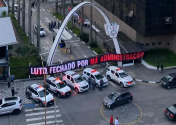 Presidente do Corinthians minimiza invasão ao CT: “Eles vieram para conversar” 