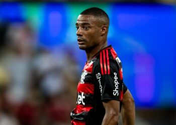 De La Cruz sente dores no joelho e pode desfalcar o Flamengo
