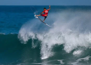 Com quatro atletas, Brasil continua vivo na etapa de Saquarema da WSL